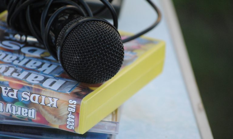 microphone-788561_1920