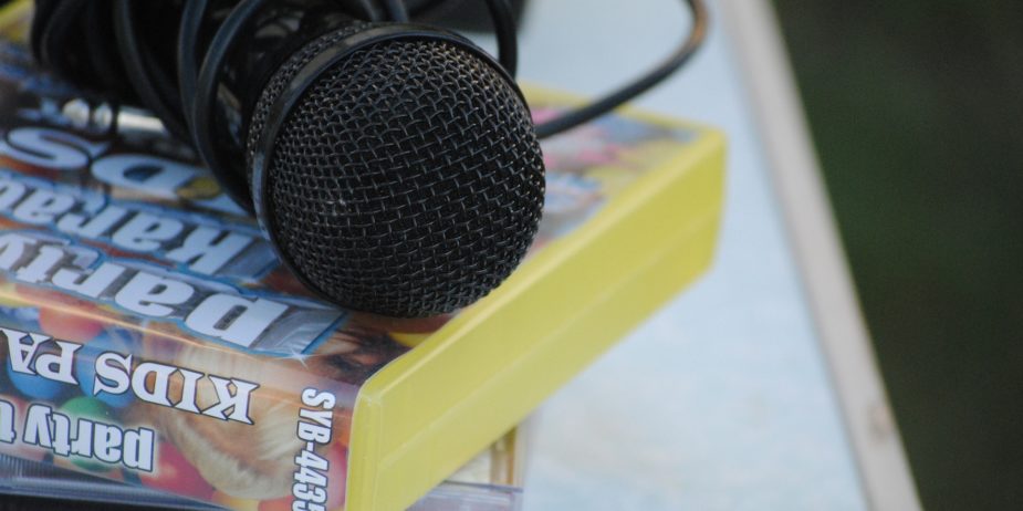 microphone-788561_1920